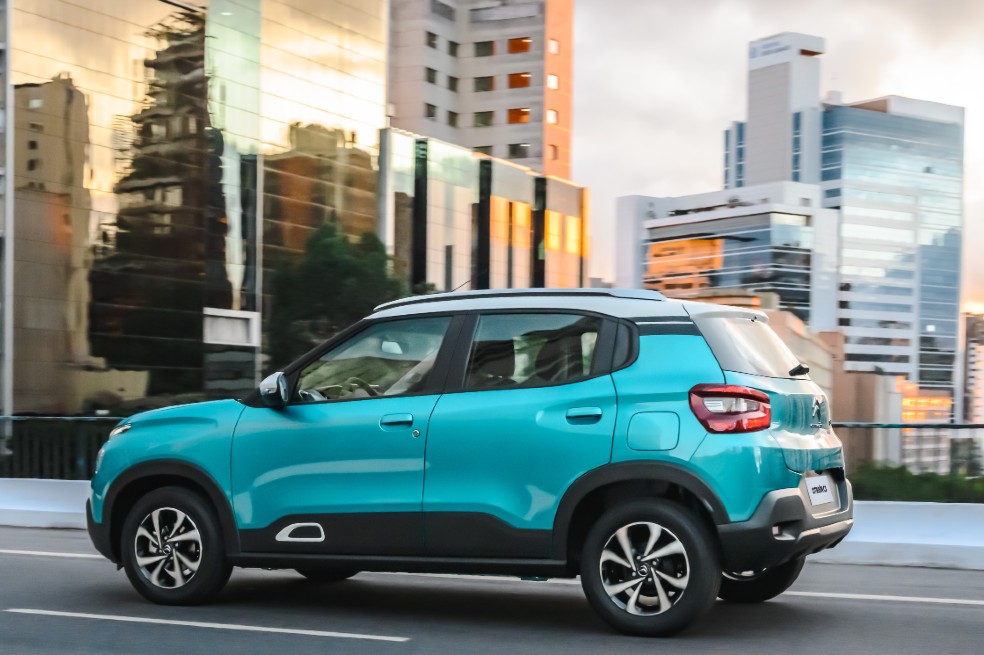 Citroën C3 cuenta con una longitud de 3.981 mm, 2.012 de ancho y su altura al suelo es de 18 cm.