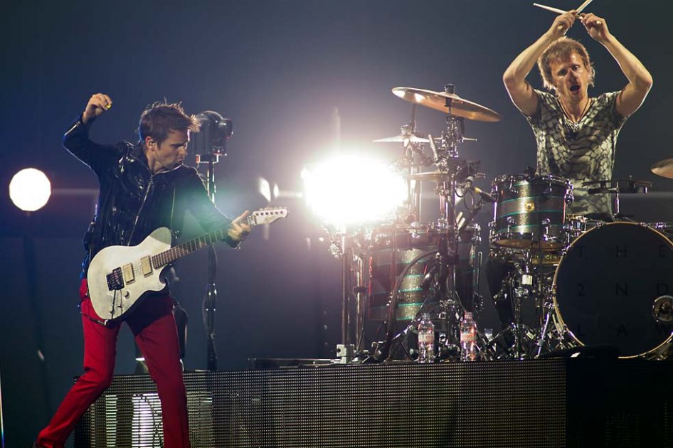 Muse anuncia el disco "Drones", sobre psicópatas metafóricos