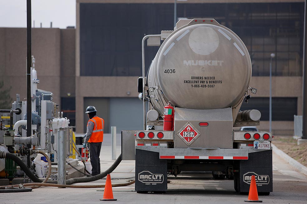 La venta de gasolina se eleva con el verano, cambiando el mercado. /Bloomberg