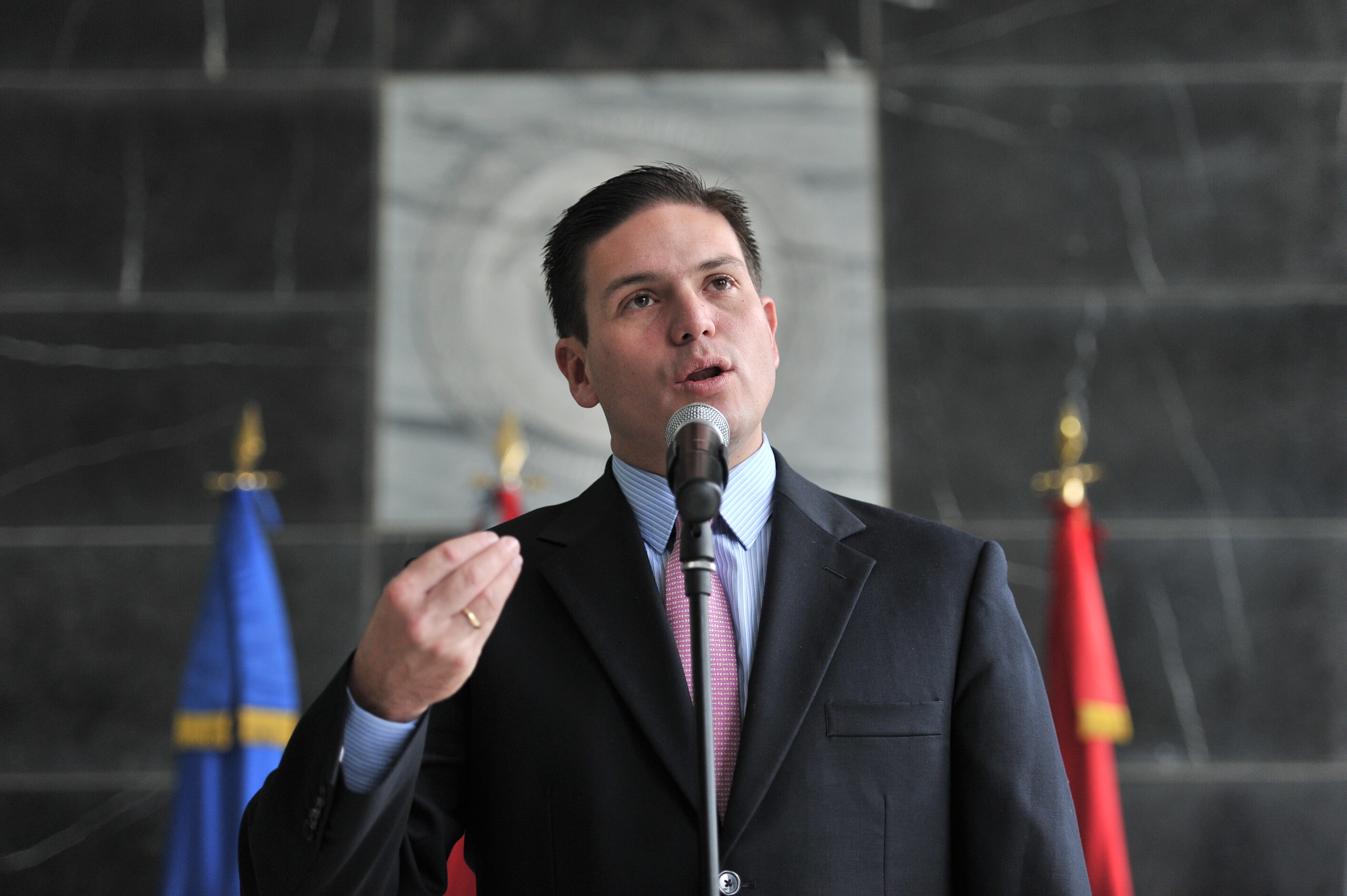 Ministro de defensa,durante rueda de prensa.