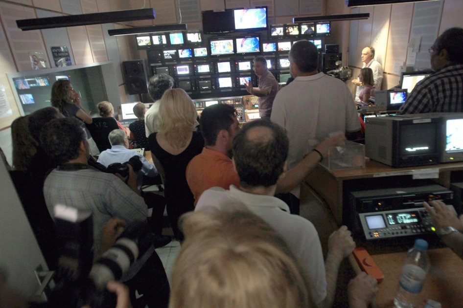 Gobierno griego anuncia el cierre inmediato de la televisión pública
