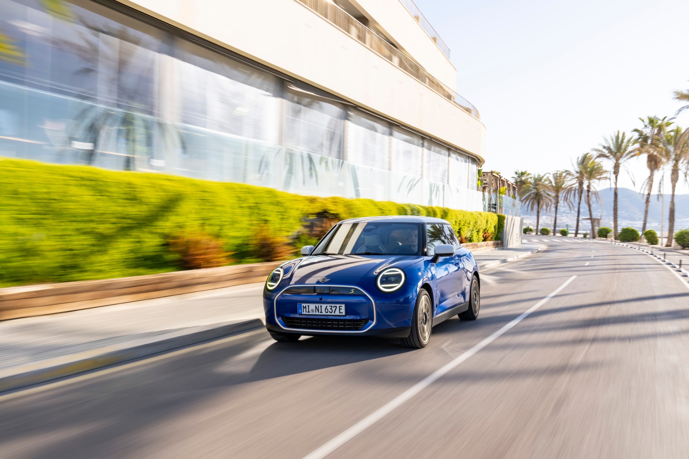 Llegan a Colombia los nuevos MINI Cooper E y SE eléctricos de tres puertas