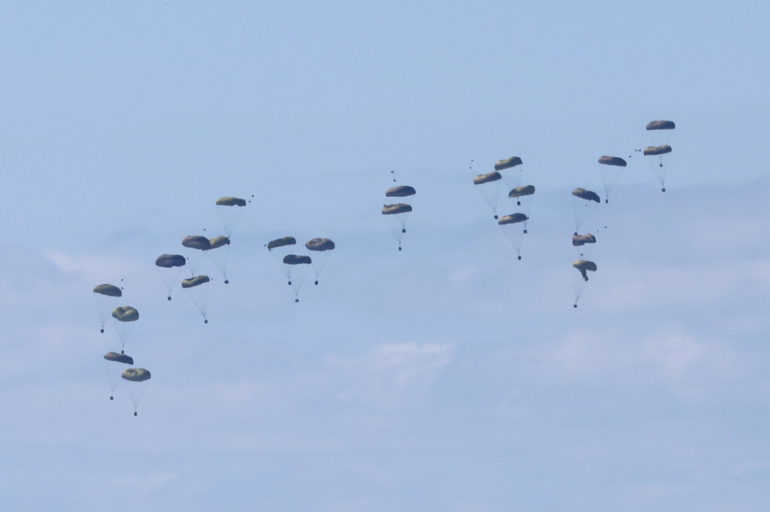 Gaza Border (Israel), 10/03/2024.- Humanitarian aid is airdropped by an unidentified military transport aircraft above the northern Gaza Strip, as seen from the Israeli side in southern Israel, 10 March 2024. Amid complaints from various humanitarian actors that air dropped aid to gaza is allegedly unsufficient, uneffective and not safe enough. Other methods have been announced in the week. According to NGO Open Arms, the NGO together with World Central Kitchen (WCK), is working in a joint mission to establish a humanitarian matritime corridor, it is due to leave from Larnaca, Cyprus to Gaza on 10 March, the joint mission was first announced by EU President one day earlier. US Army Central Command said on 09 March that its logistics lsupport vessel General Frank S. Besson (LSV-1) has left the Joint Base Langley-Eustis, and is en route to the Eastern Mediterranean to deliver humanitarian supplies to Gaza by sea. (Chipre) EFE/EPA/ABIR SULTAN