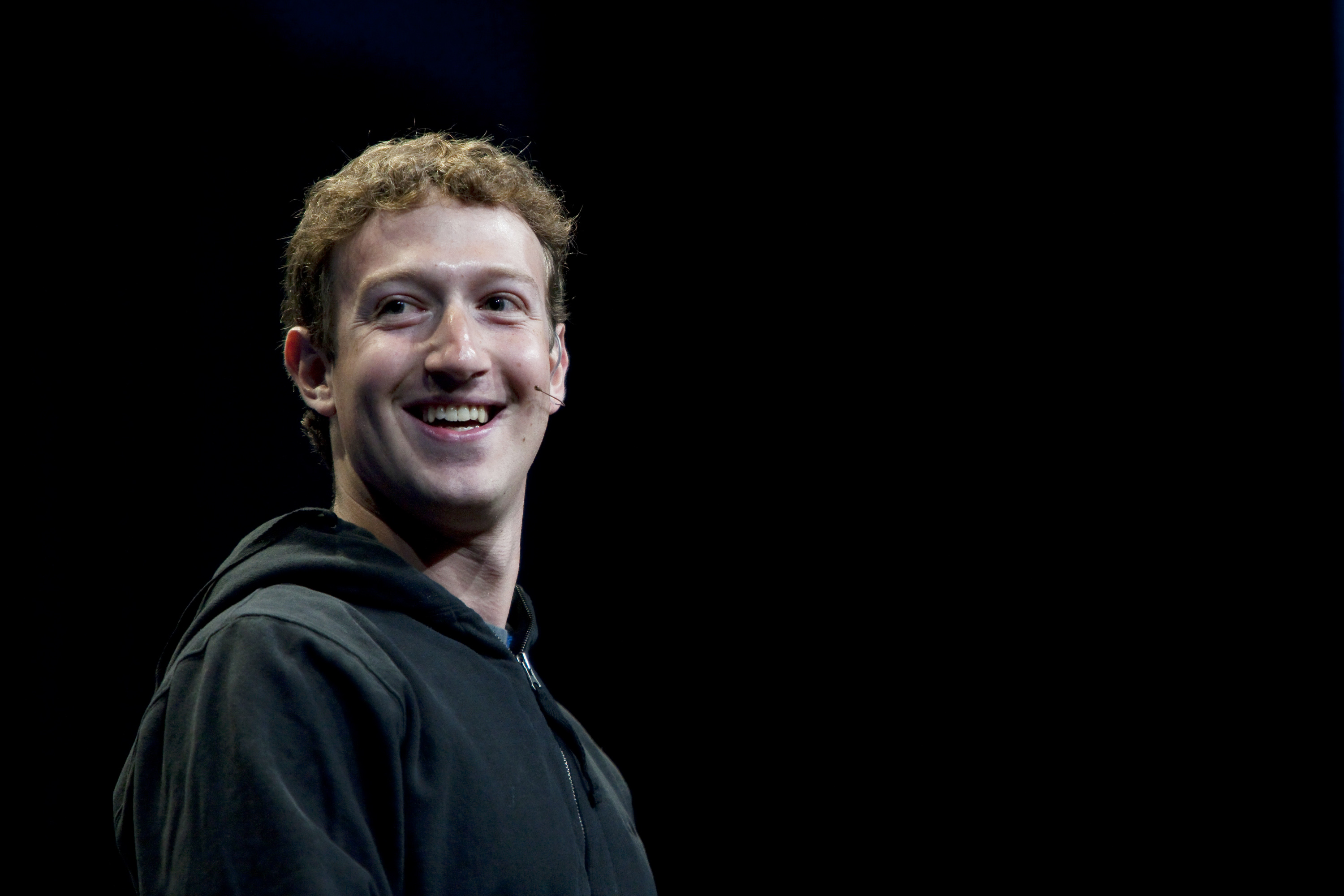 Facebook se asocia con varias empresas para sacar criptomoneda y habría fichado a directivo bancario