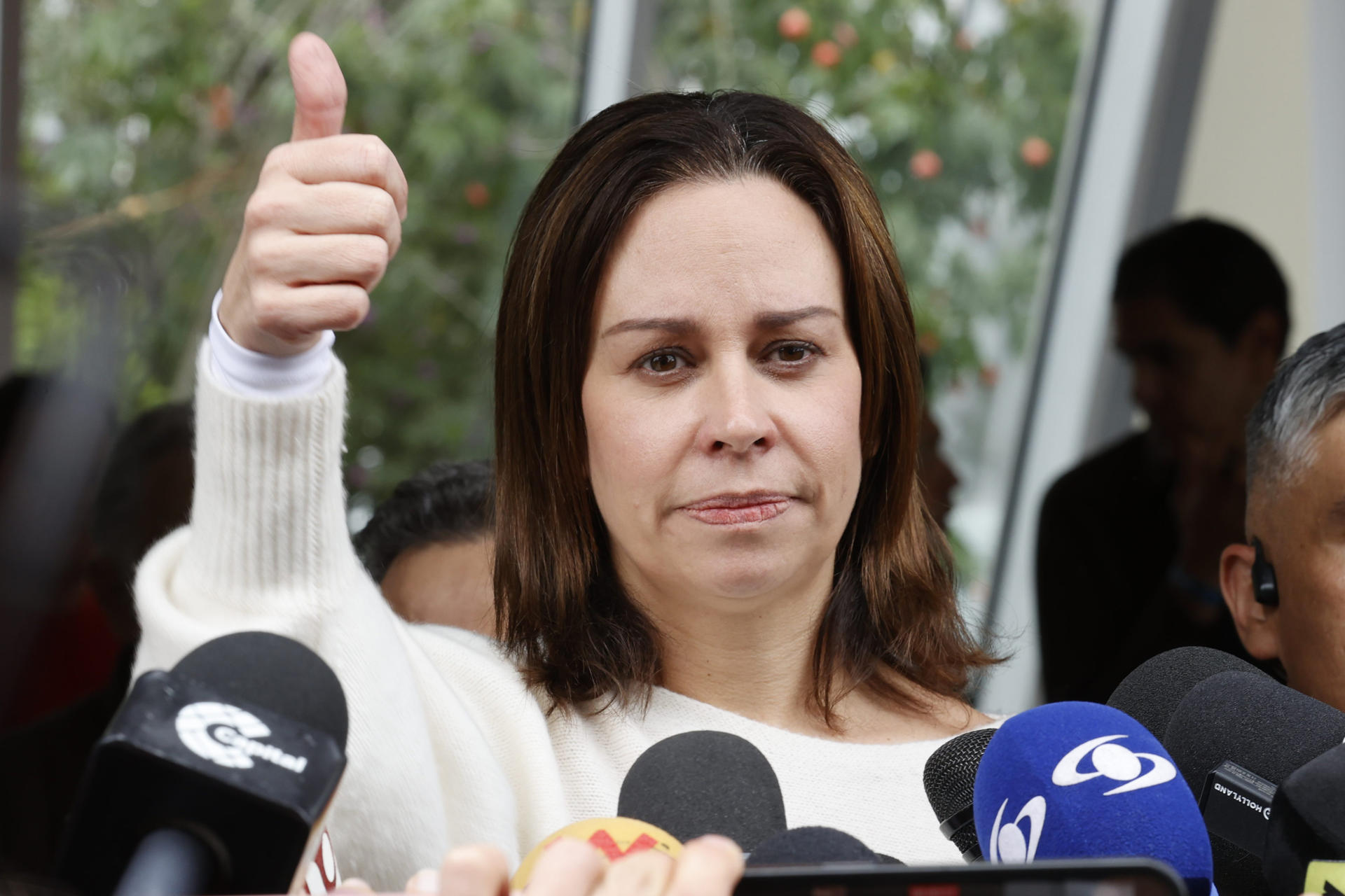 Miguel Uribe “se recupera y está estable”, dice su esposa María Claudia Tarazona