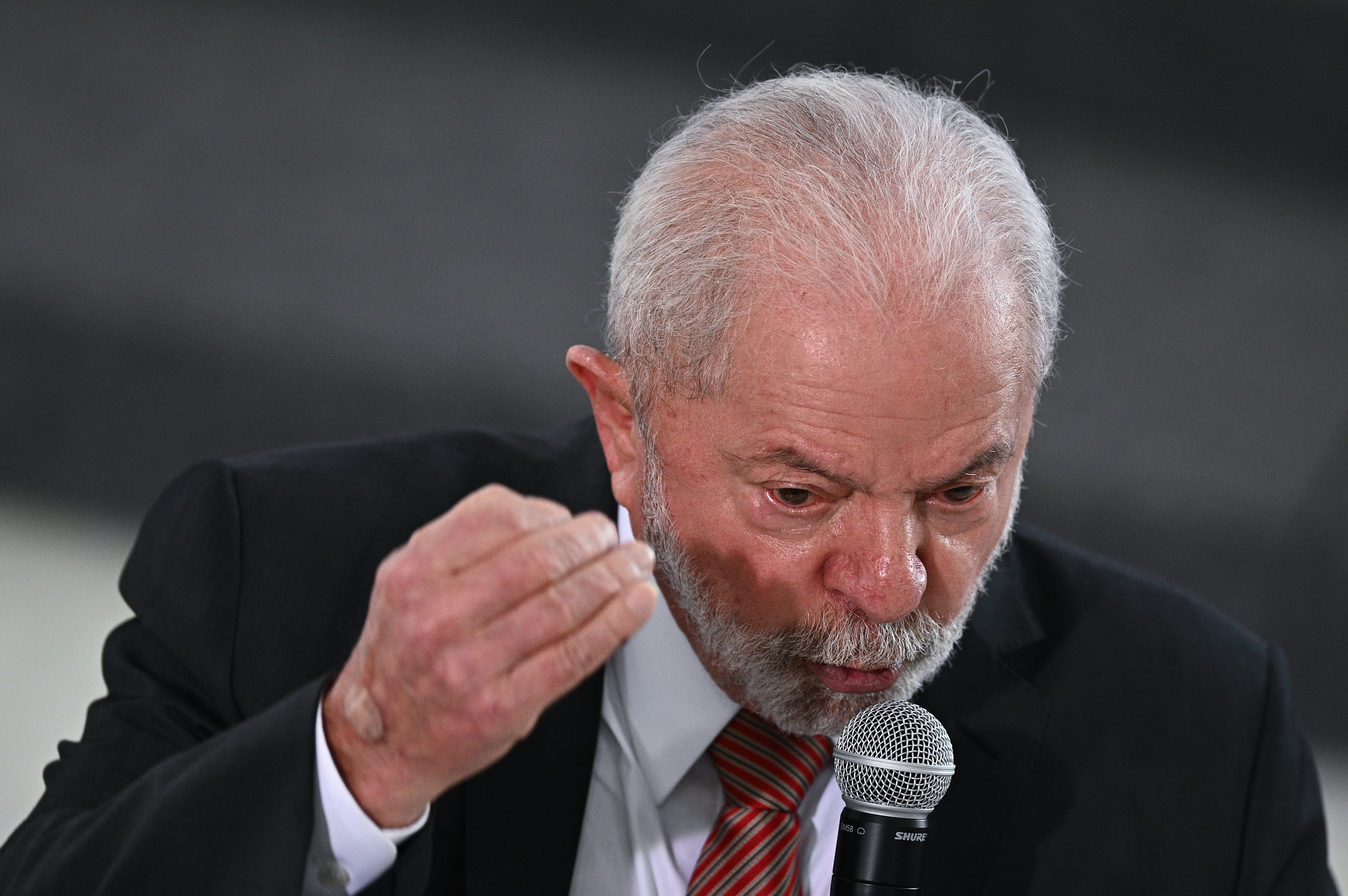 Lula destituye al comandante del Ejército brasileño