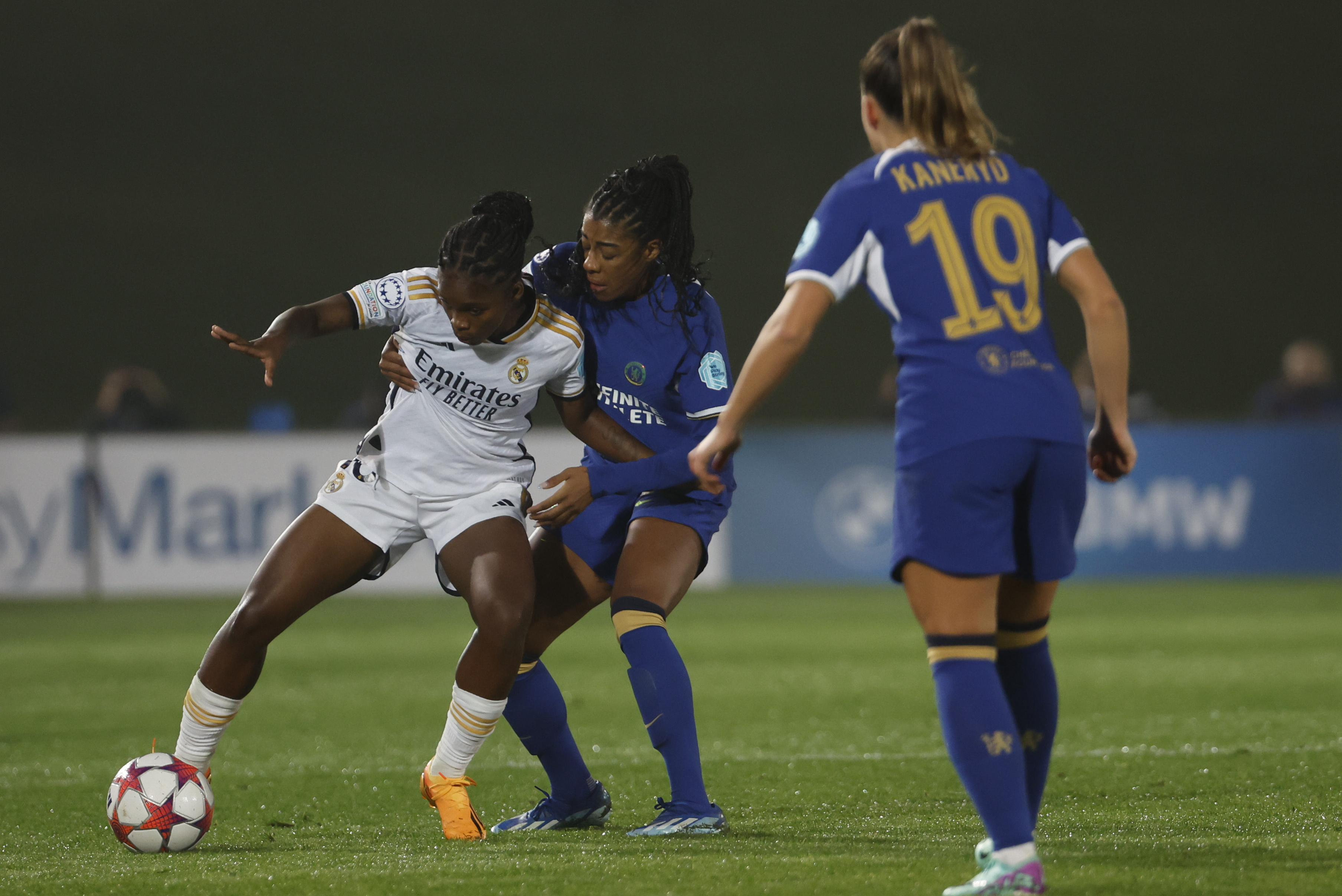 Con polémica, el Real Madrid de Linda Caicedo salvó un empate ante Chelsea