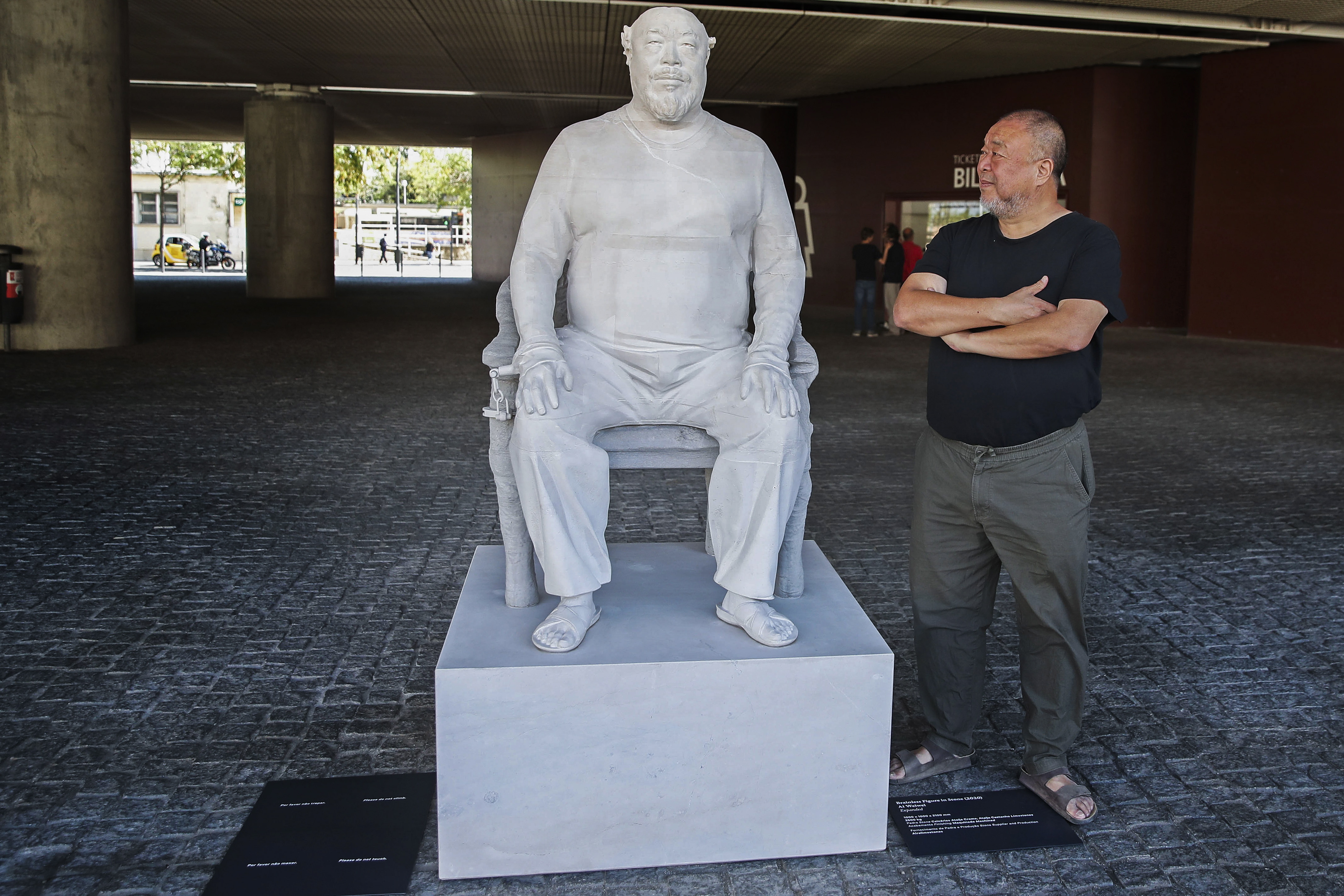 Ai Weiwei: “El Partido Comunista chino se siente más fuerte que nunca”