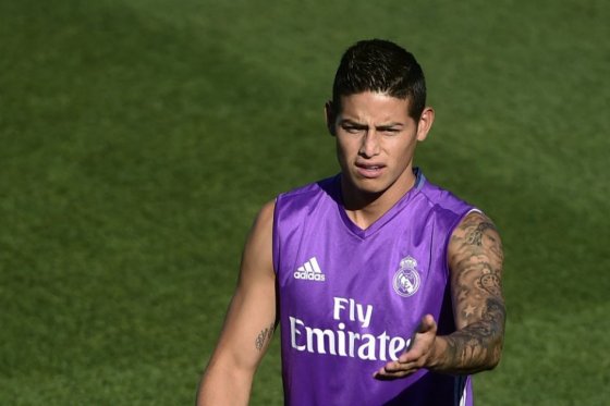 Caño y golazo para James en su regreso a entrenamientos con el Madrid