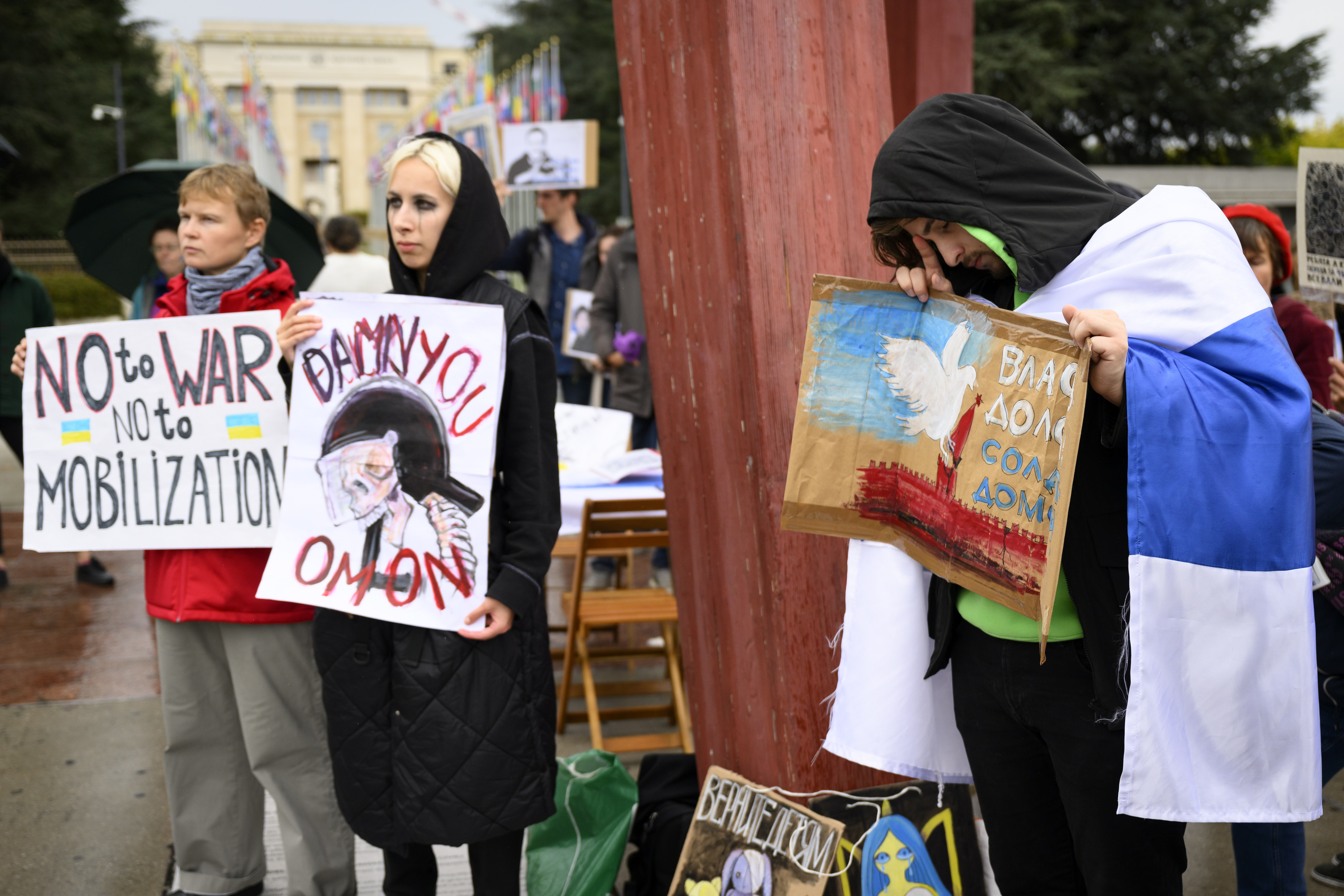 Los rusos se manifestaron ante la ONU, en Ginebra, por la movilización de Putin