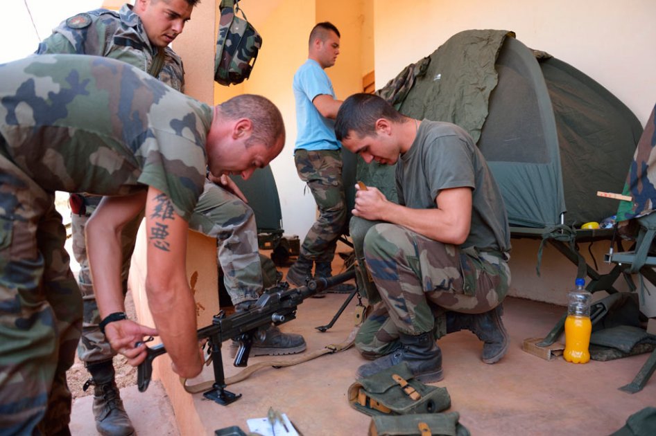 Francia aumenta presencia militar en Malí