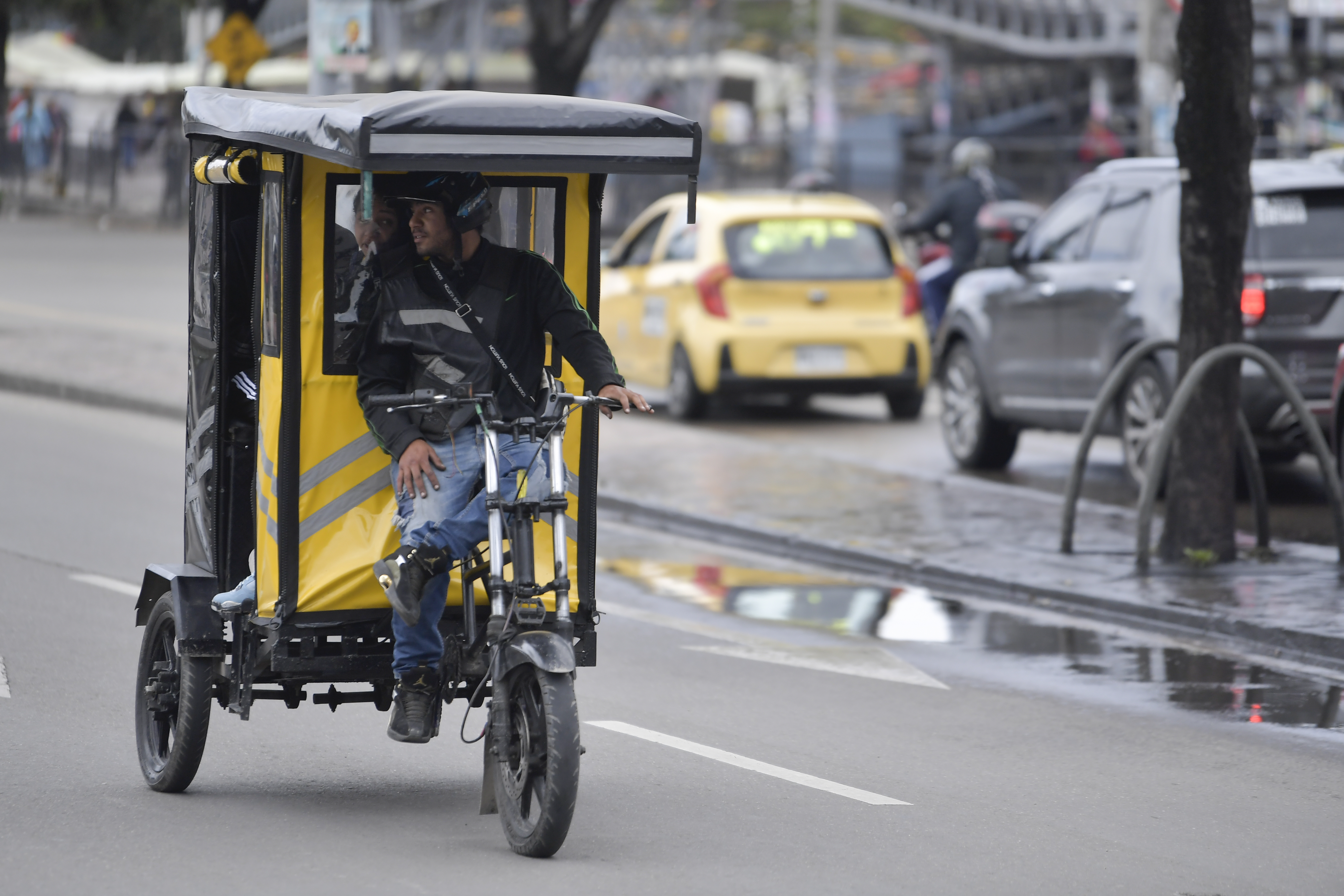 Estudio analizó por qué Bogotá no formaliza los bicitaxis pese a su importancia