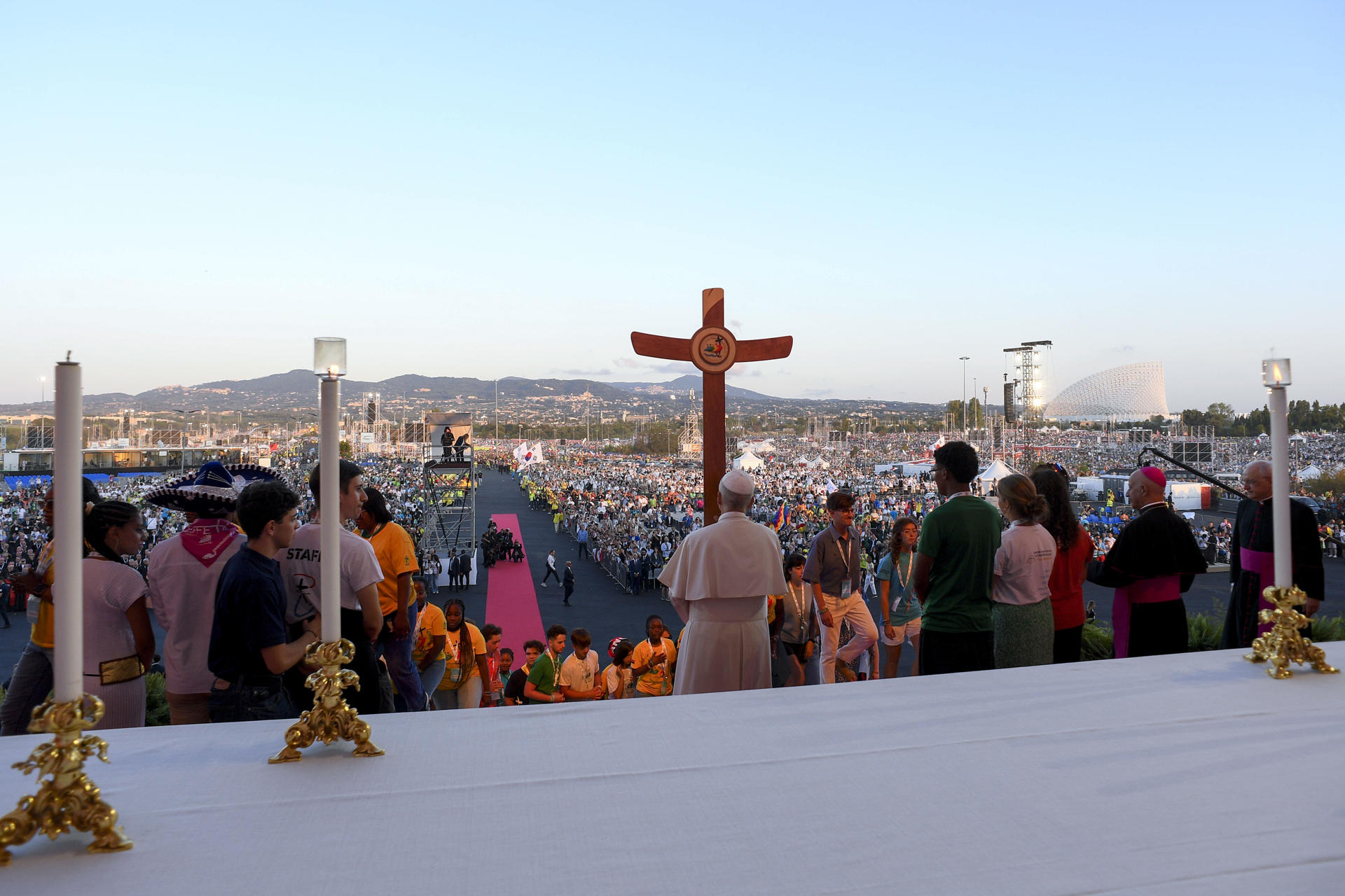 ROMA, 02/08/2025.- El papa León XIV presidió esta tarde de sábado el acto más multitudinario de su aún breve pontificado, el Jubileo de los Jóvenes, con cientos de miles de personas de numerosos países a las que emplazó a "construir un mundo más humano" y justo. EFE/Elisabetta Trevisan/Dicasterio para la Comunicación del Vaticano. SOLO USO EDITORIAL/SOLO DISPONIBLE PARA ILUSTRAR LA NOTICIA QUE ACOMPAÑA (CRÉDITO OBLIGATORIO)

