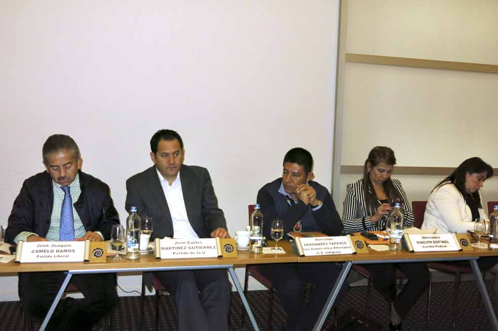 Los representantes Joaquín Camelo, Juan Carlos Martínez, Hernando Hernández y Mercedes Rincón, en Bruselas. / EFE