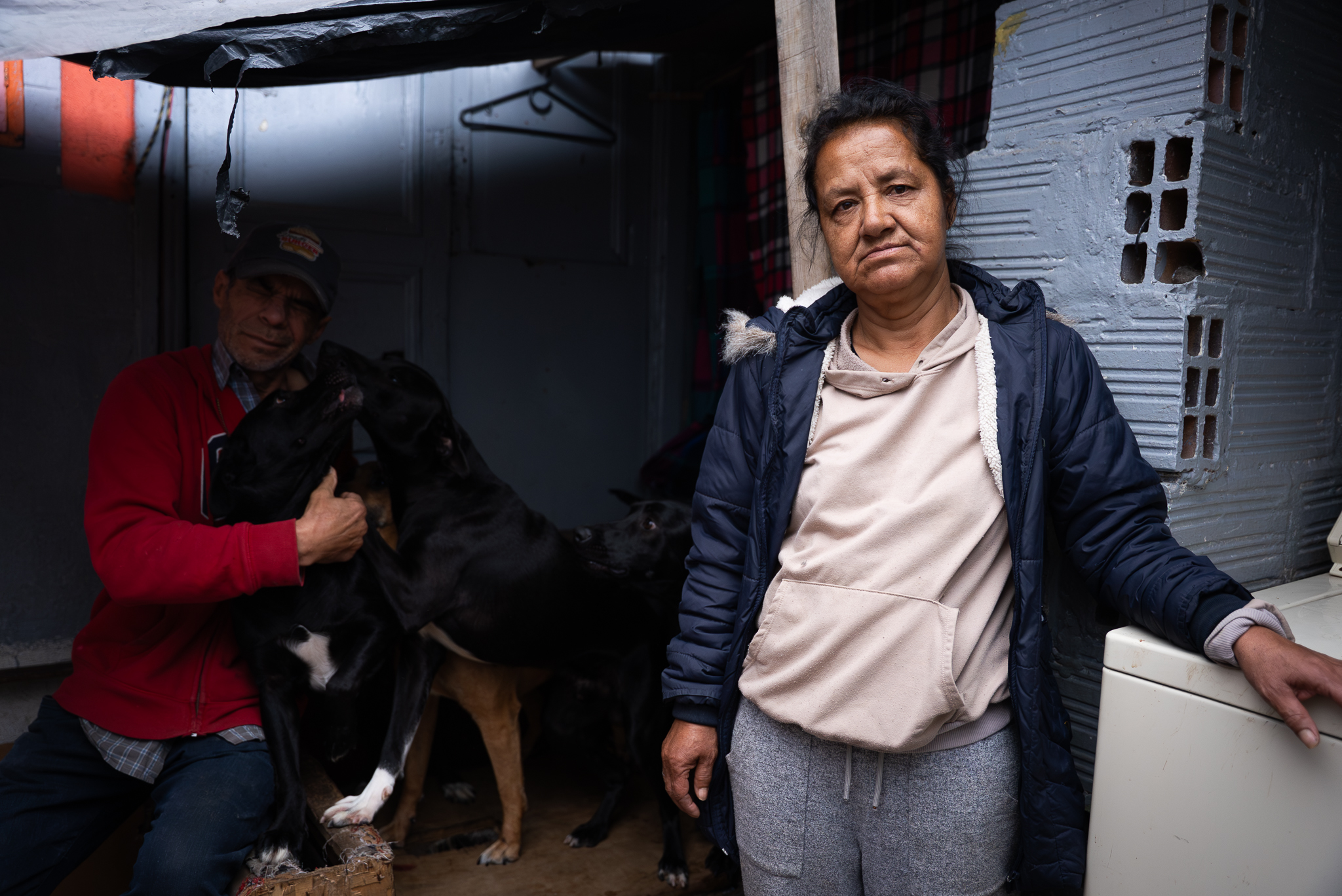 Adultos mayores luchan por salvar el hogar donde rescatan y cuidan animales