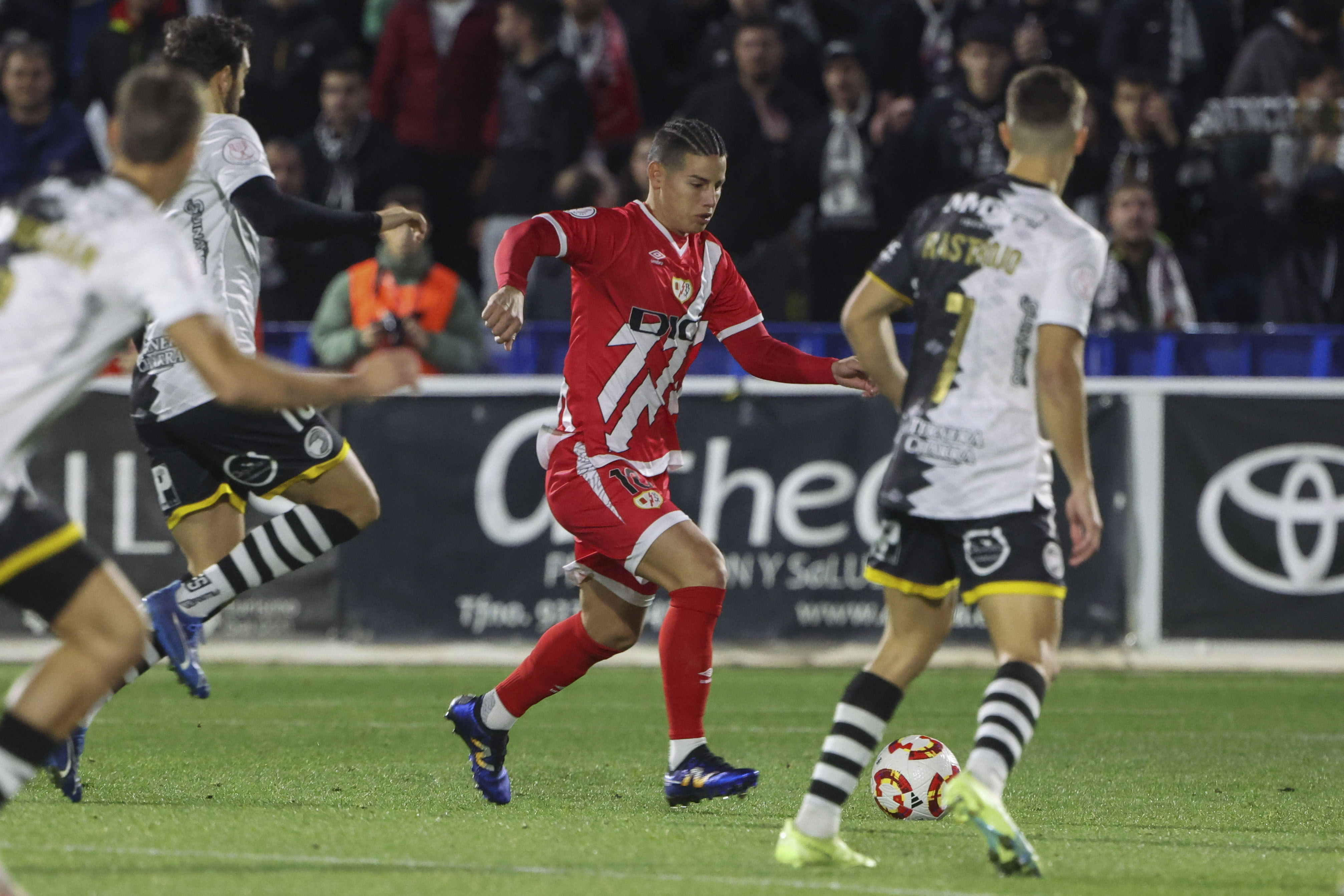 James Rodríguez dio tremenda asistencia en el partido de Rayo Valleno: video
