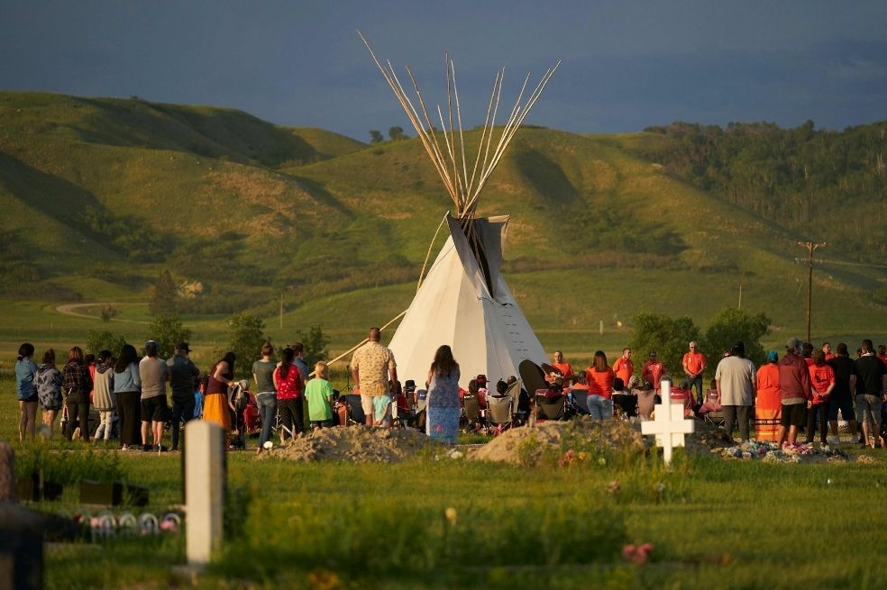 Encuentran más de 160 nuevas tumbas indígenas en Canadá