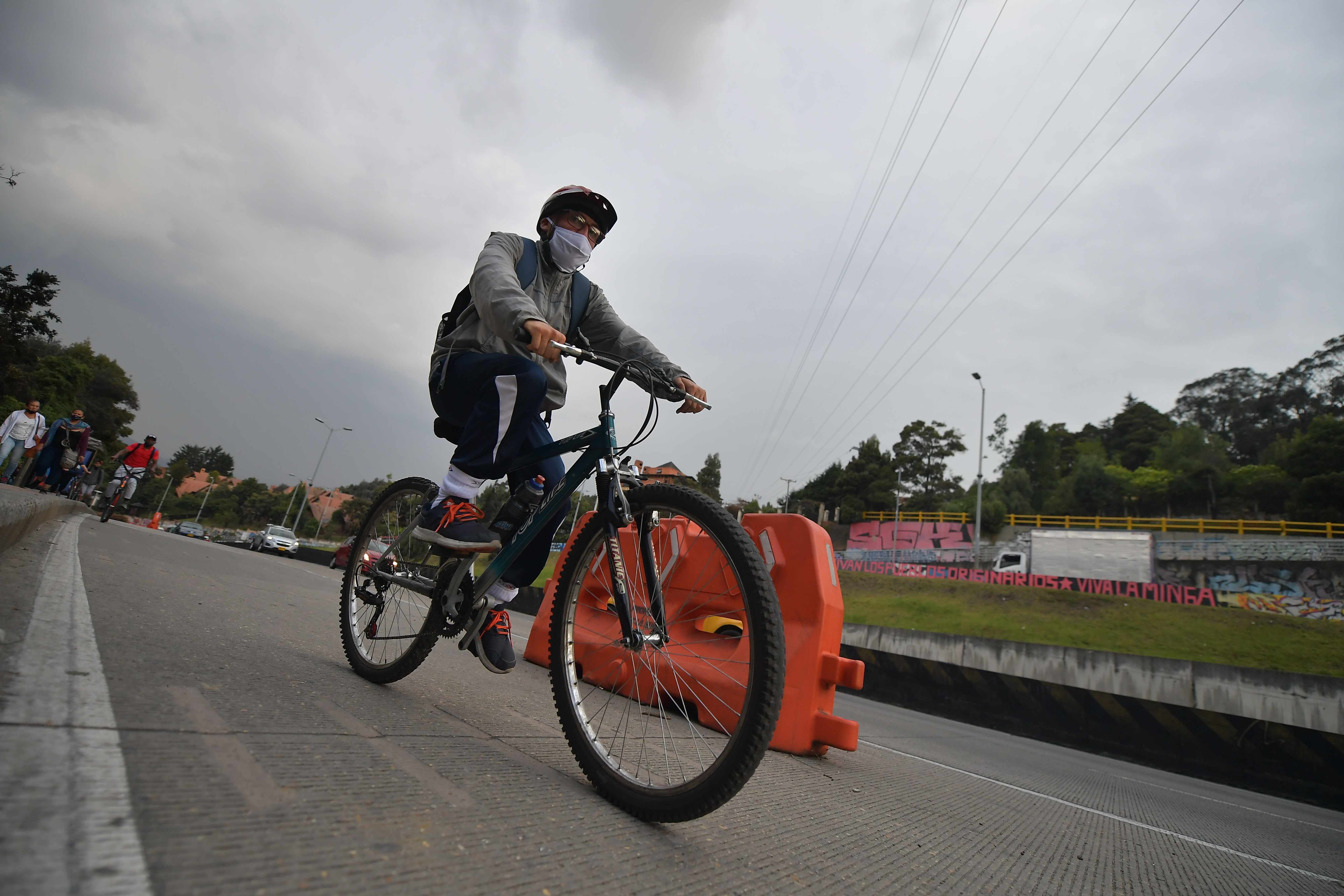 La avenida 68 estrena cuatro kilómetros de ciclorruta y recupera un carril para vehículos
