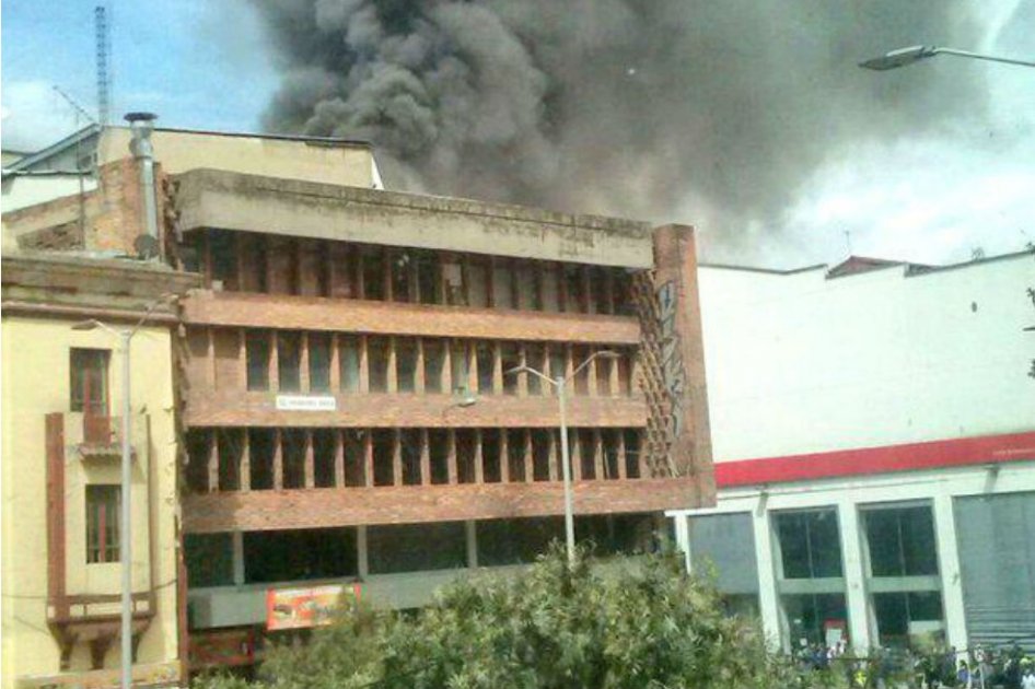 Incendio en edificio del centro de Bogotá deja tres heridos