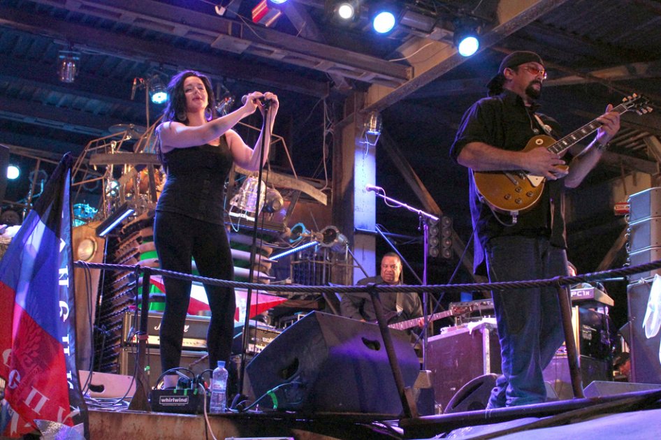 Steven Seagal en concierto.