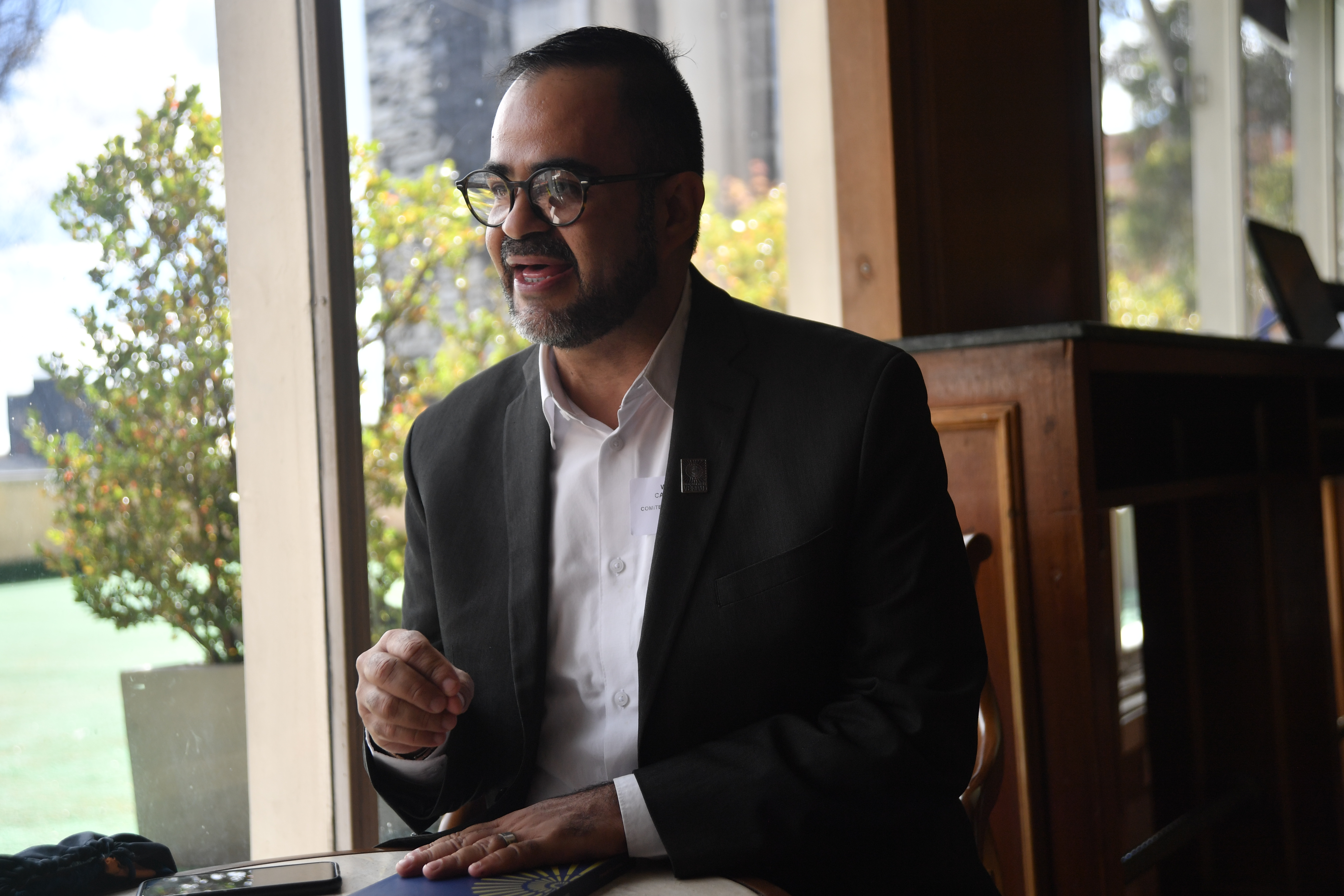 Director de la corporación Caribe Afirmativo y con amplia trayectoria en el movimiento LGBT, uno de las integrantes del Comité de Seguimiento y Monitoreo de la Comisión de la Verdad.