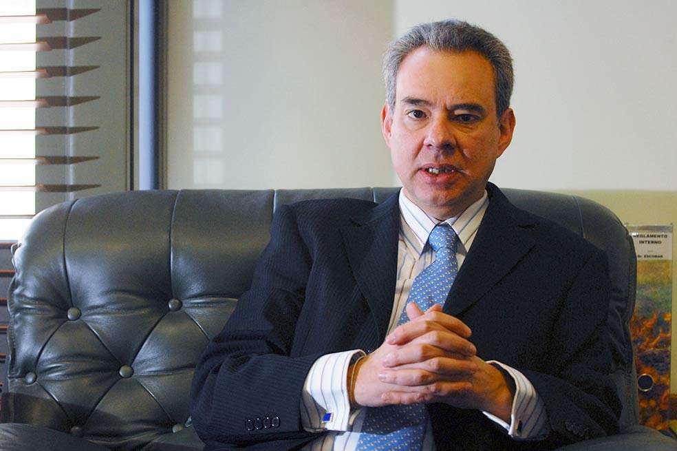 Absuelven al exmagistrado Rodrigo Escobar Gil por caso Fidupetrol