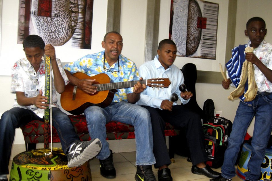 La visita a Sudáfrica esta semana de dos grupos de música calipso de las islas caribeñas de Colombia es la última misión emprendida por el país latinoamericano para redoblar su presencia en el continente africano./ EFE