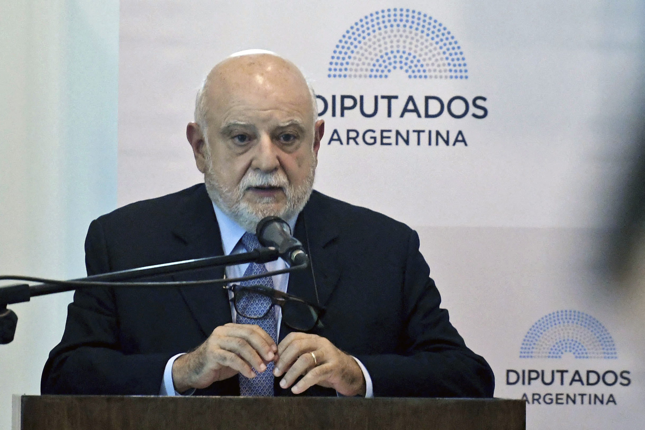 Milei completa su gabinete en medio de polémica por designación de antiguo filonazi