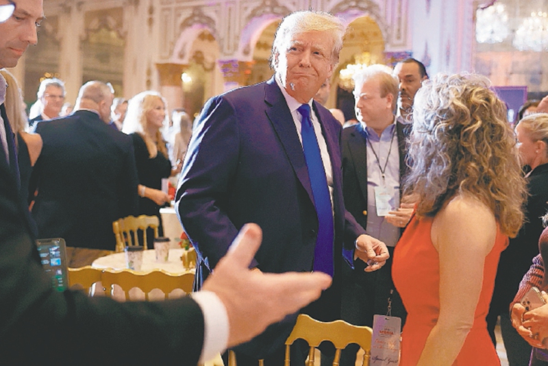 Trump presiona a Facebook para restaurar su cuenta