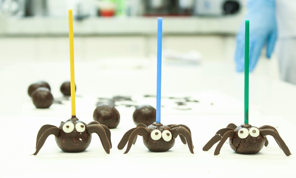 Paso a paso para hacer arañas de brownie