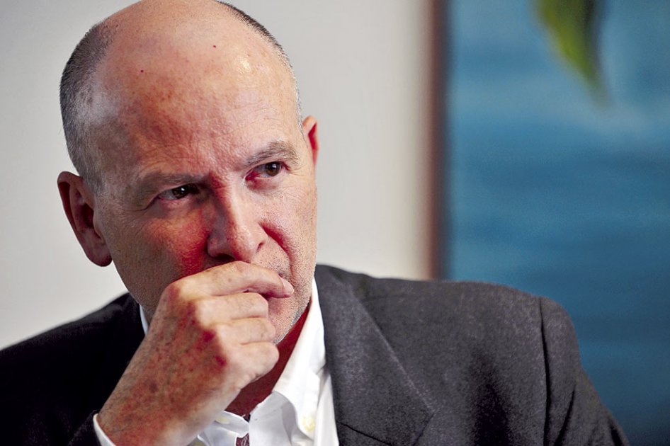 “Los partidos se han vuelto encuesto-dependientes”: Carlos Vicente de Roux