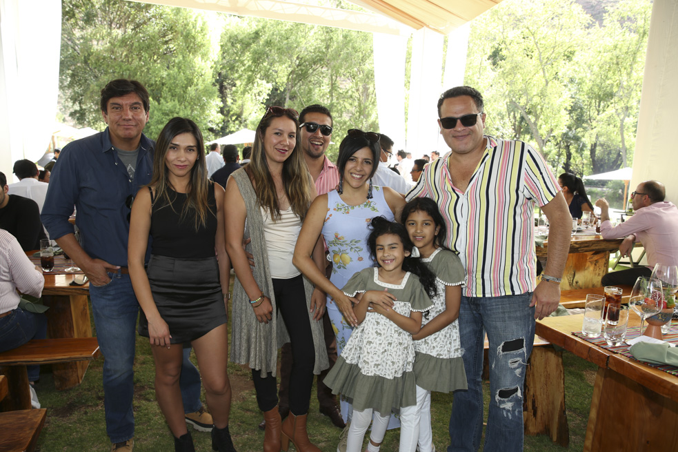 Javier Montes, Vanessa Cussi, Frida Velarde, Alvaro Muñoz,  Claudia Relayze, Jorge Ramos, Julieta y Letizia