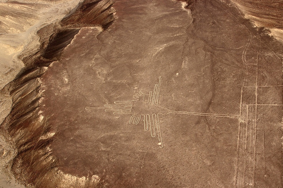 Un camión daña las milenarias Líneas de Nazca en Perú