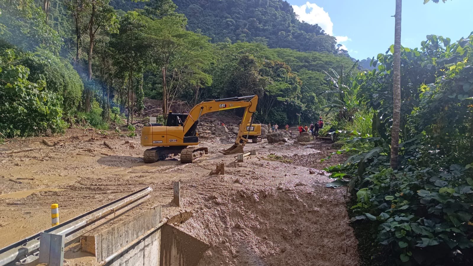 Emergencia por derrumbes mantiene cerrada la vía Medellín-Urabá: revise rutas alternas