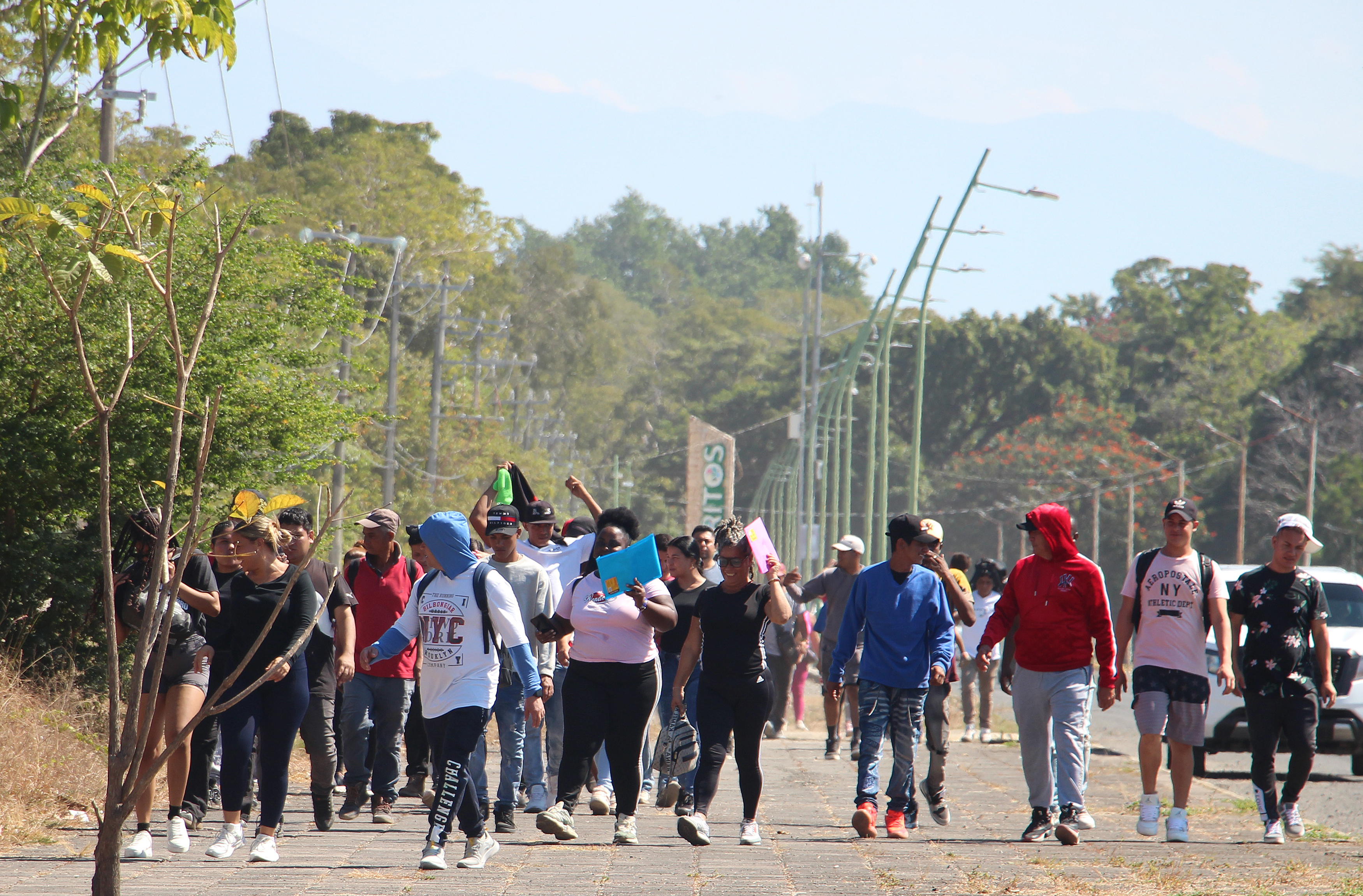 EE. UU. aumentará a USD 2.600 el pago para que los migrantes se autodeporten