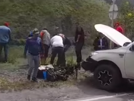 Un carro Porsche cayó a un embalse en Boyacá y no lo han podido sacar