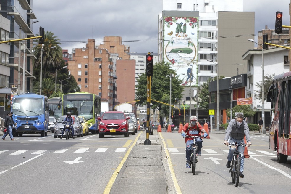 Pasar del carro a la bicicleta reduce emisiones de transporte en un 67 %