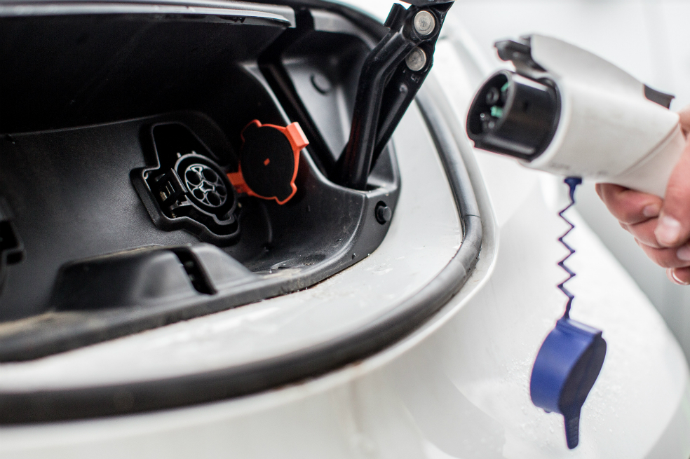 ¿Qué dicen las grandes petroleras de los carros eléctricos?