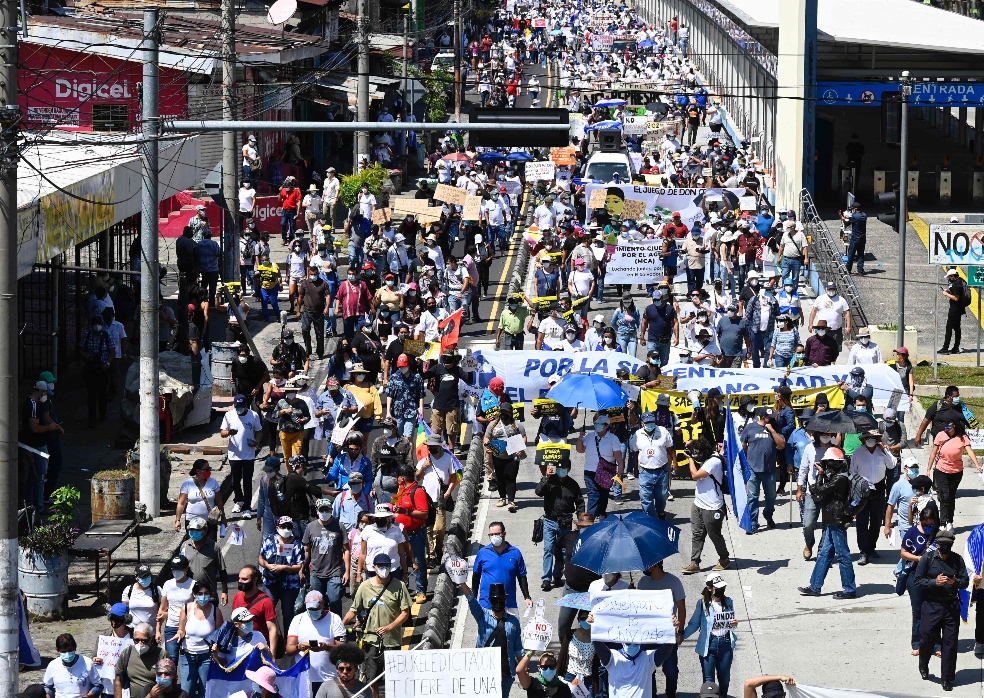 Luego de tres protestas contra Bukele, El Salvador prohíbe las concentraciones