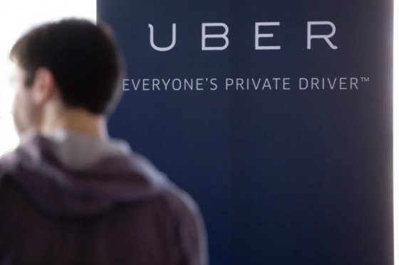 Gobierno detalla que habrá cupos por sorteo para taxis de lujo