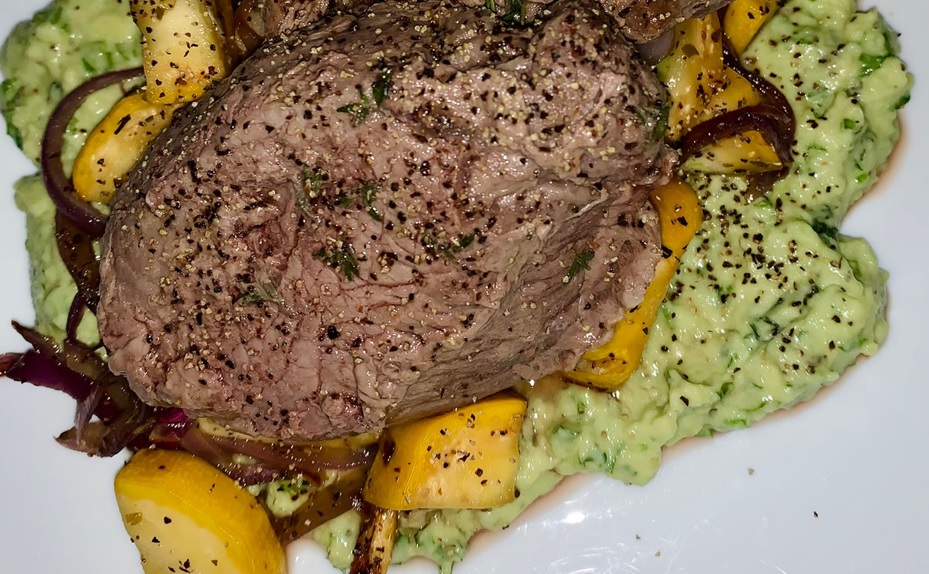 Bife en crema de aguacate, la receta para empezar el fin de semana