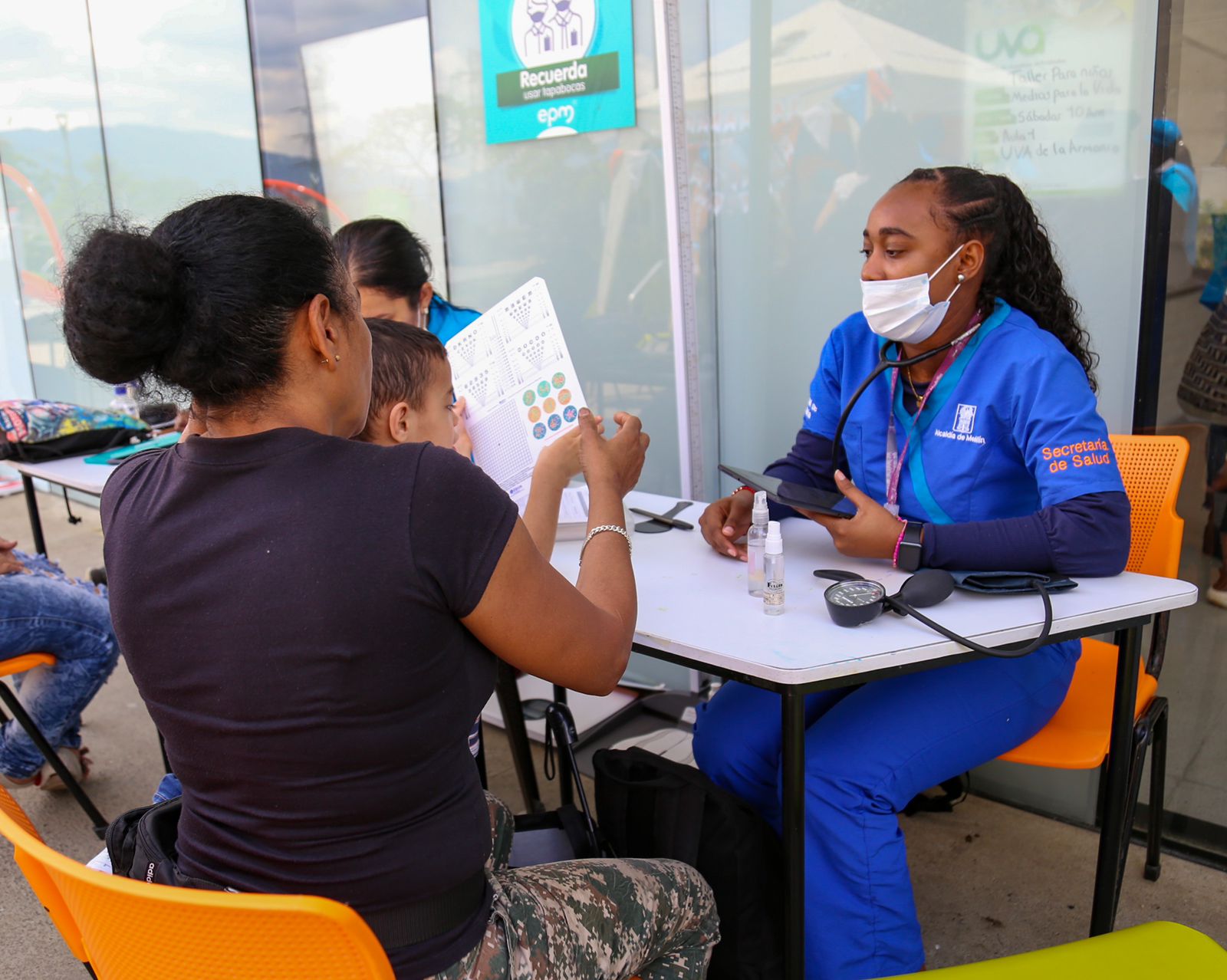 “Medellín Me Cuida Salud” es un programa que lleva auxiliares de enfermería, nutricionistas, entre otros agentes para atender a comunidades en su territorio