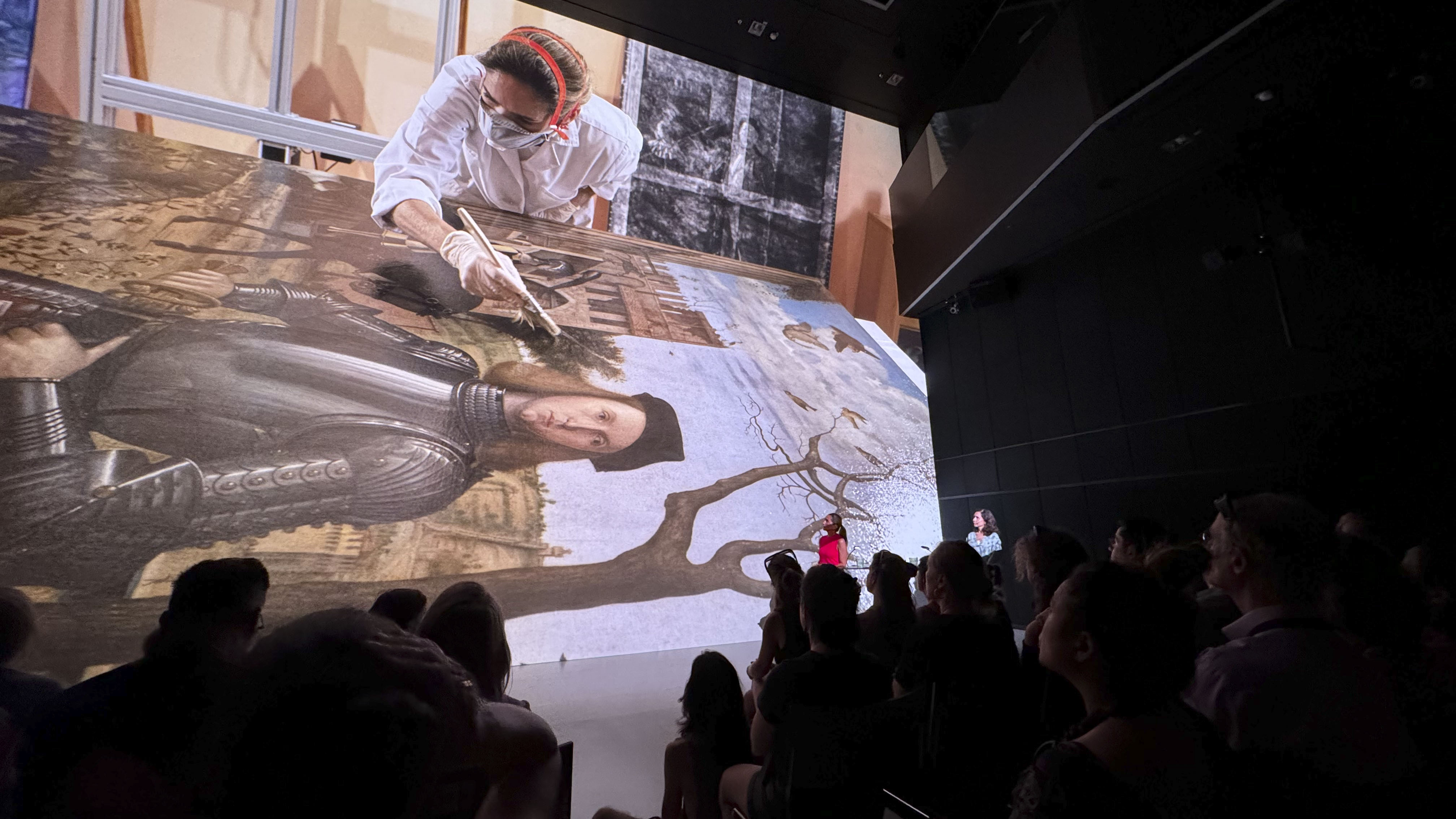 LINZ (AUSTRIA), 04/09/2024.-El Museo Nacional Thyssen-Bornemisza muestra por primera vez fuera de España, en el festival Ars Electronica de Austria, las imágenes en gigapíxeles del cuadro de Vittore Carpaccio 'Joven caballero en un paisaje' (1505). EFE/ Marina Sera