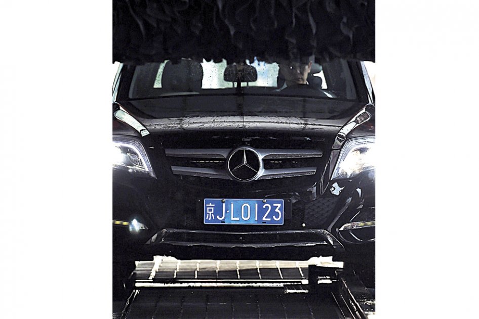 Mercedes-Benz se expone a multas por hasta el 10% de sus ingresos. / AFP