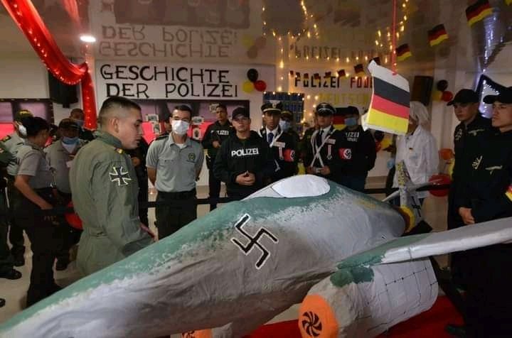 Policías de Tuluá celebraron vistiéndose de militares de la Alemania Nazi