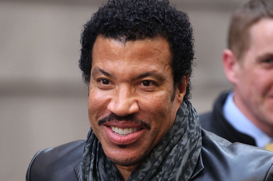 Lionel Richie rechaza el regreso virtual de Michael Jackson
