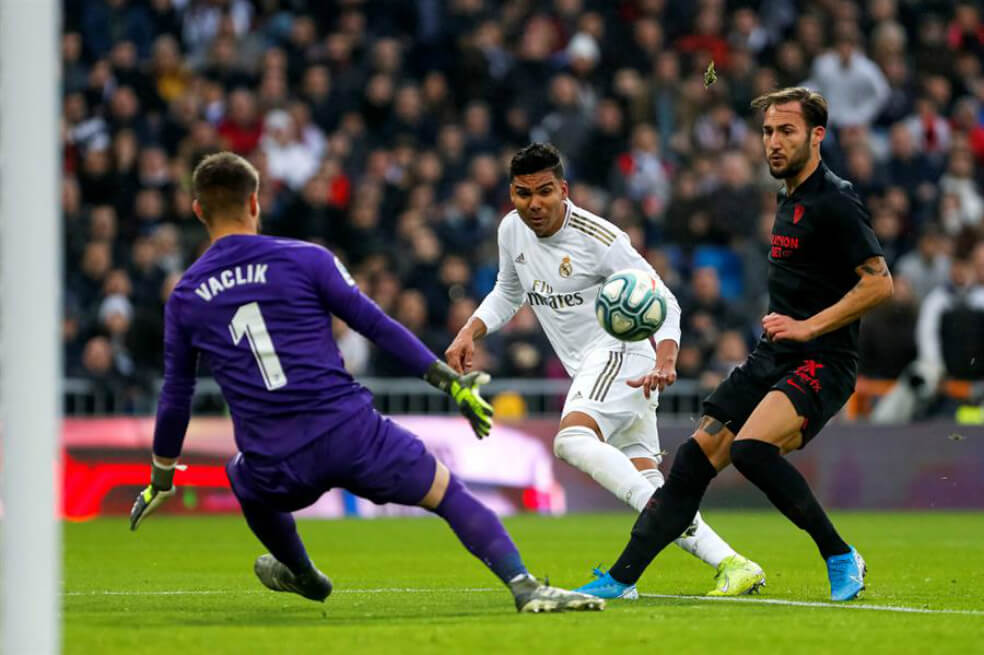 Casemiro se viste de goleador y da la victoria al Madrid con un doblete