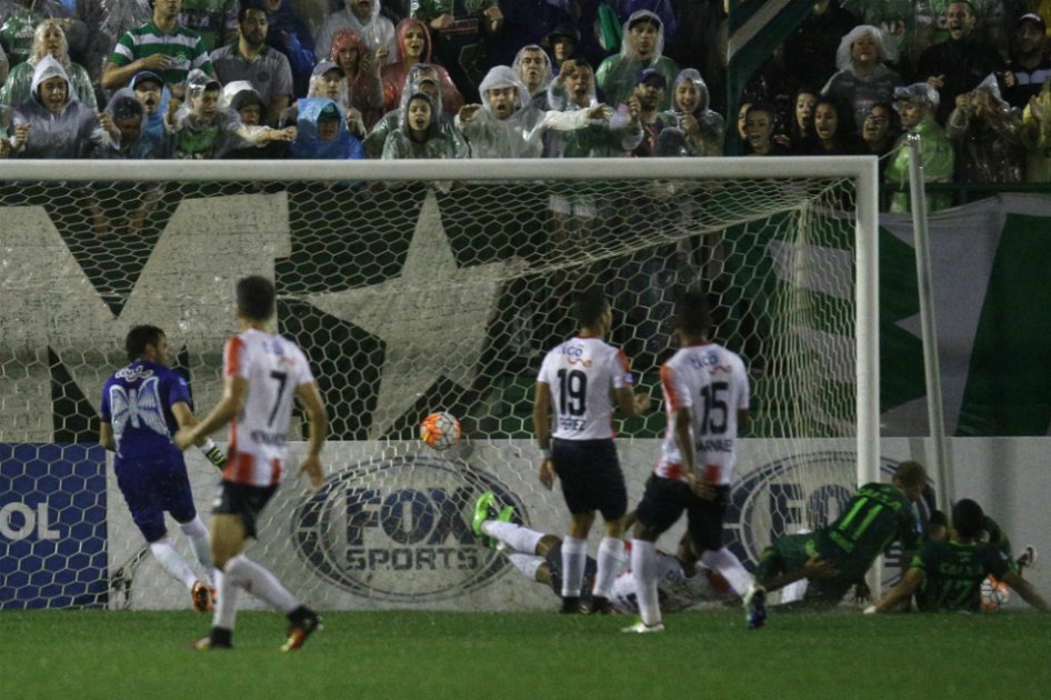 A Júnior solo le queda la Copa Águila: perdió 3-0 y quedó afuera de la Sudamericana