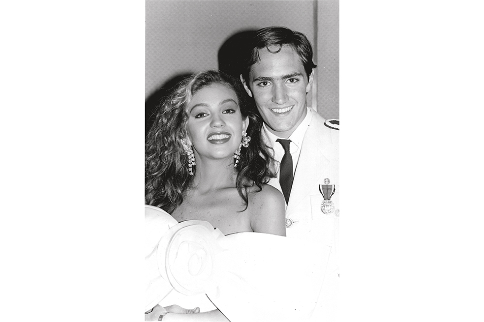 1988. Coprotagonizó la telenovela Quinceañera. Gracias a su papel de Beatriz obtuvo el premio TVyNovelas como Actriz Revelación.