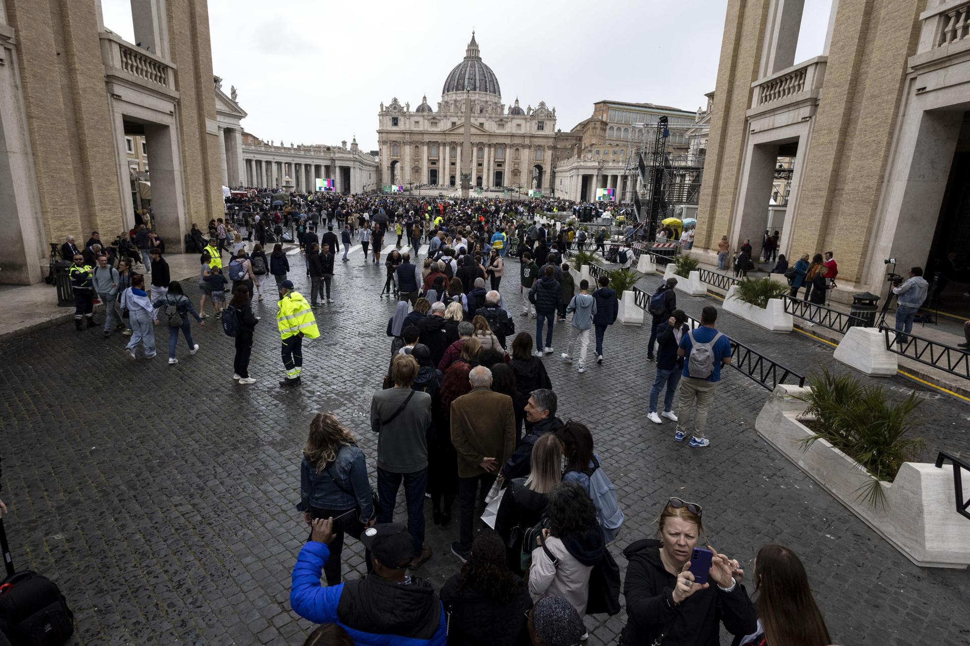 Más de 60.000 personas se despidieron del papa Francisco en la capilla ardiente